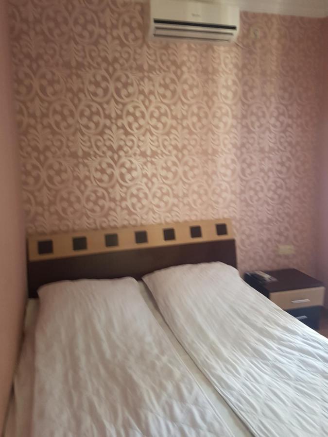 Guest House 2 Floor Batumi Esterno foto