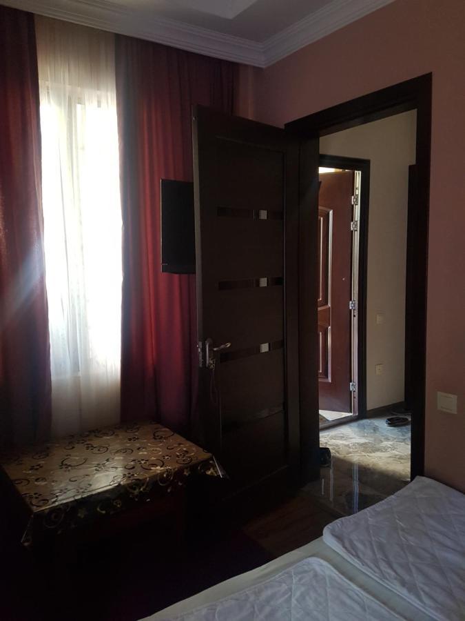 Guest House 2 Floor Batumi Esterno foto