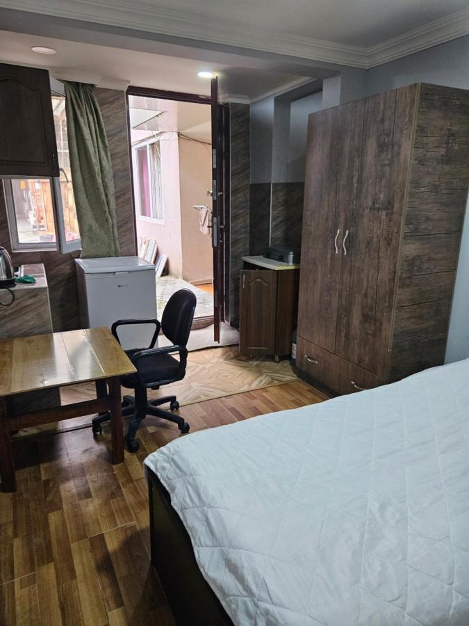 Guest House 2 Floor Batumi Esterno foto