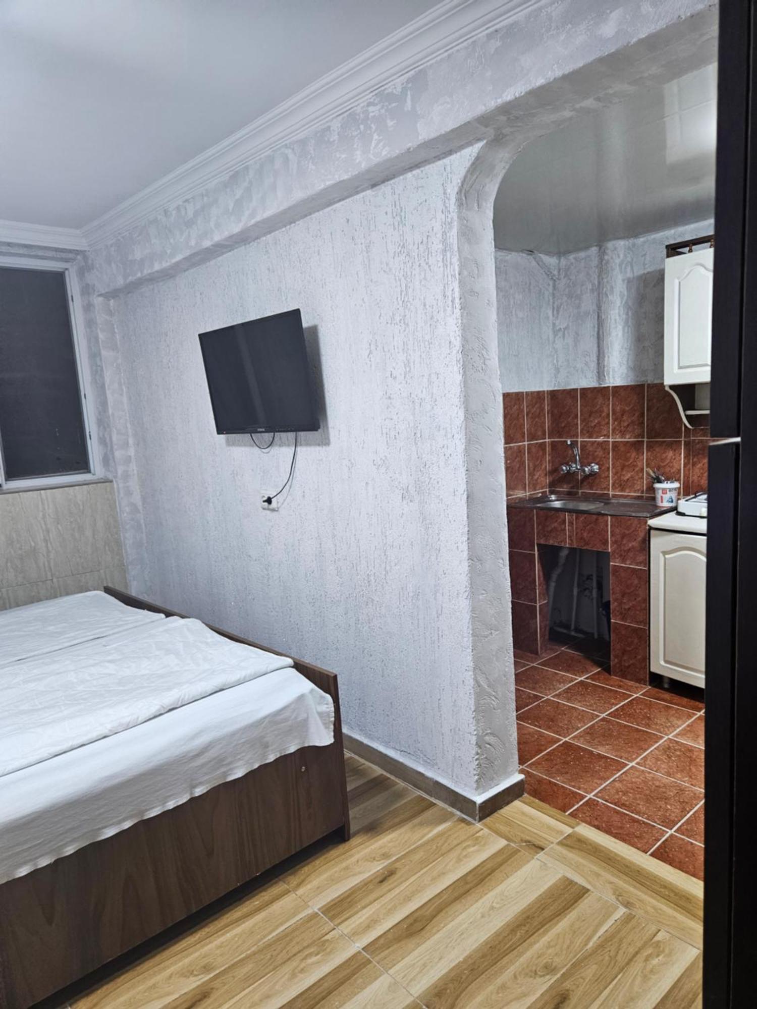Guest House 2 Floor Batumi Esterno foto