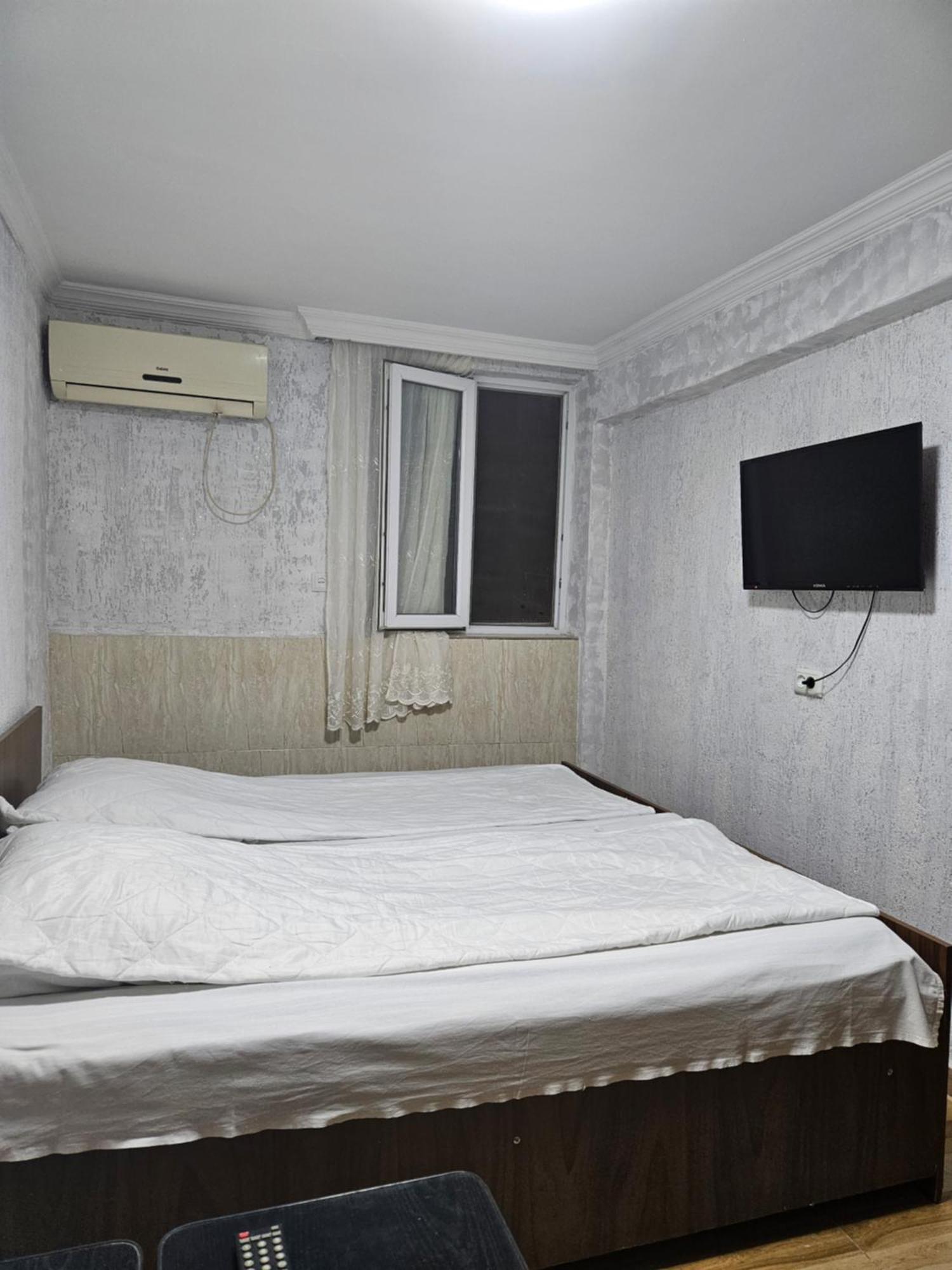 Guest House 2 Floor Batumi Esterno foto