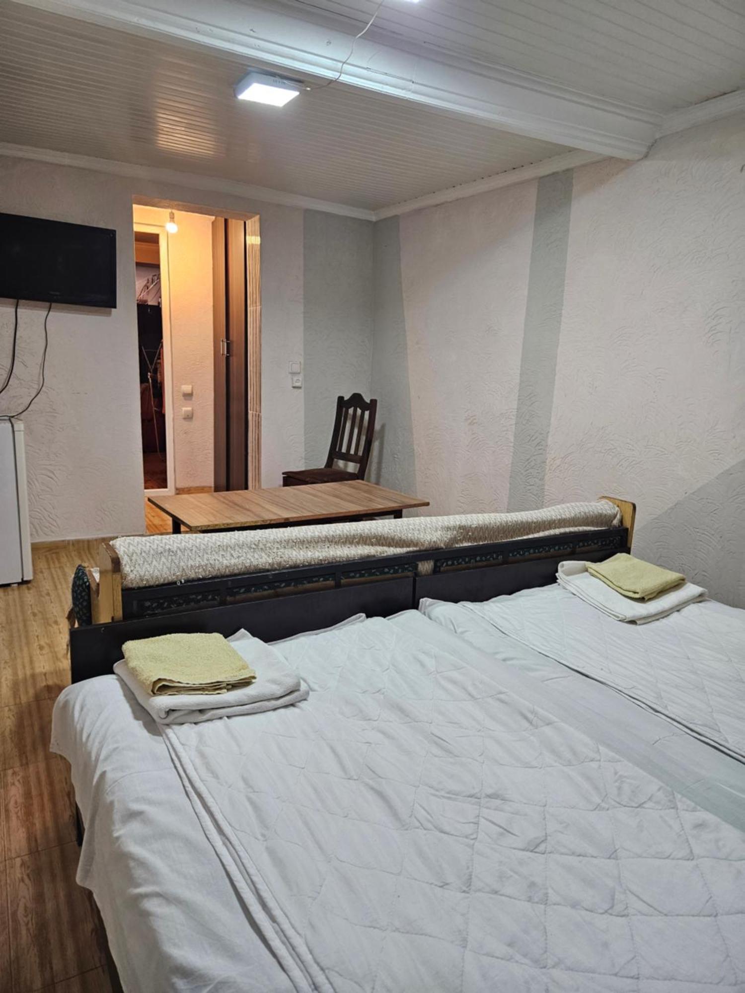 Guest House 2 Floor Batumi Esterno foto