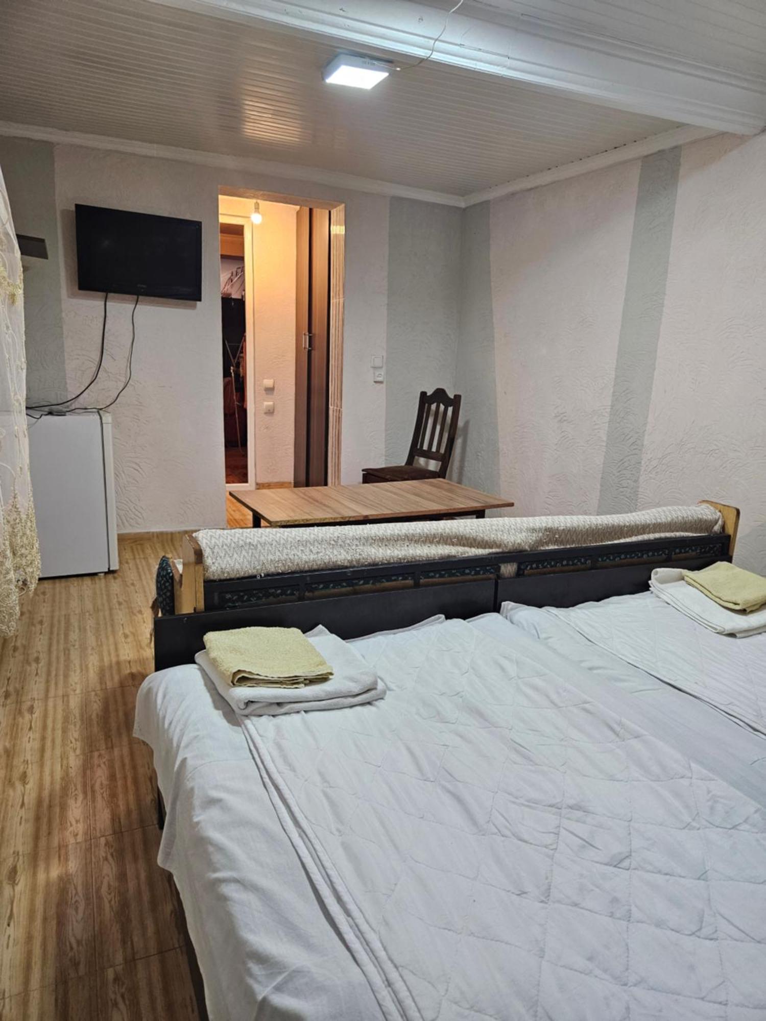 Guest House 2 Floor Batumi Esterno foto